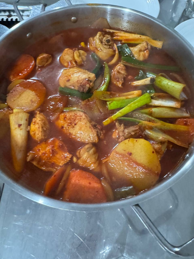 "파타야 숯불야시장 닭도리탕"