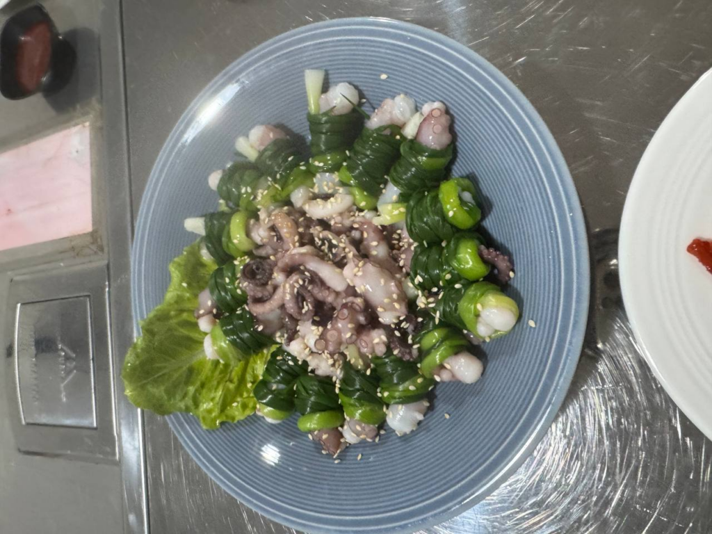 "파타야 숯불야시장 낙지파말이"