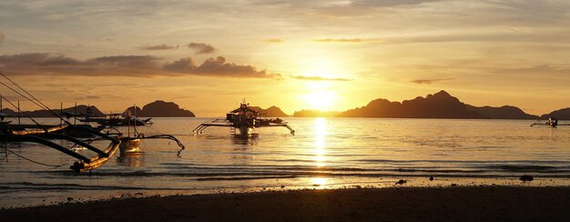 좀티엔 해변 일몰