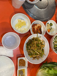 파타야 고기집 반찬 구성