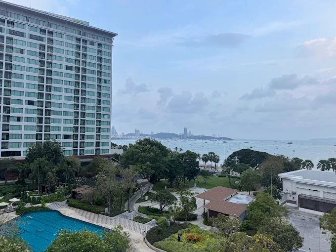 파타야 비치로드 오션뷰 호텔 전경