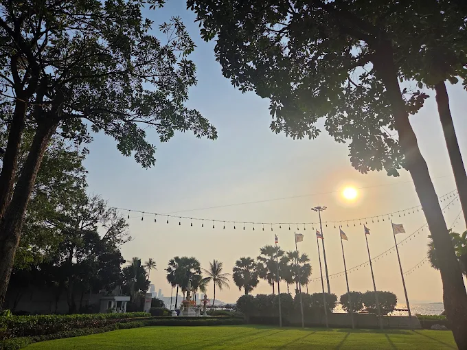 파타야 비치로드 오션뷰 호텔 전경