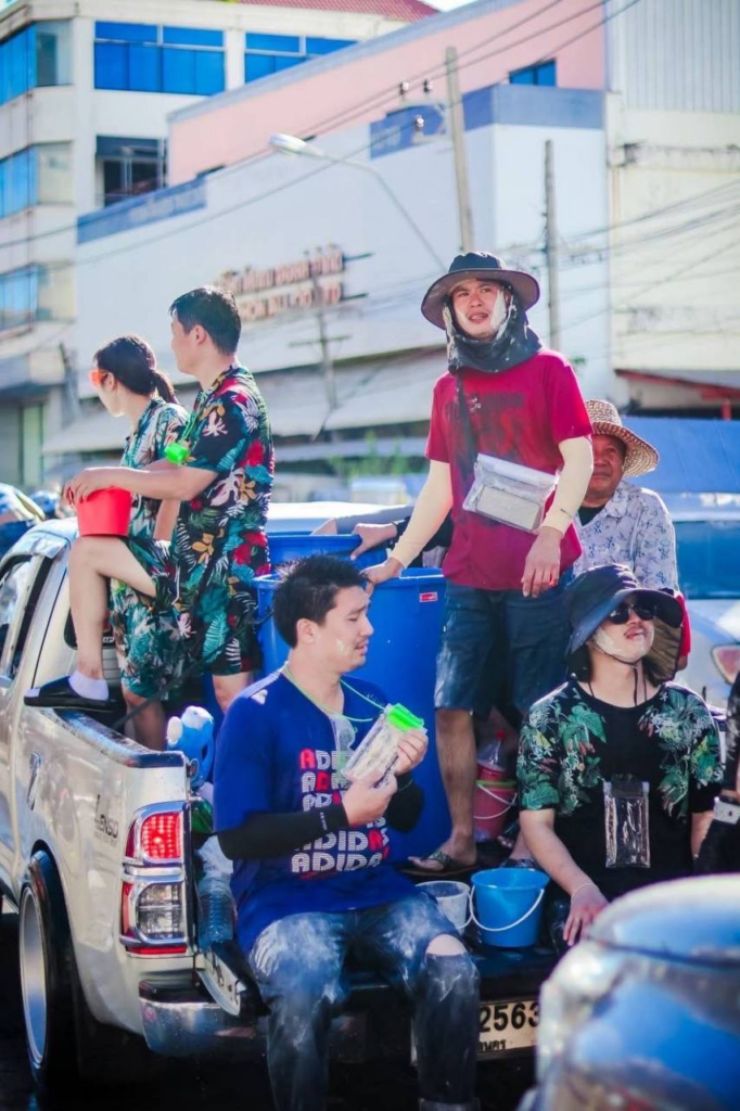 파타야 나끄아 송크란 자동차 축제 분위기