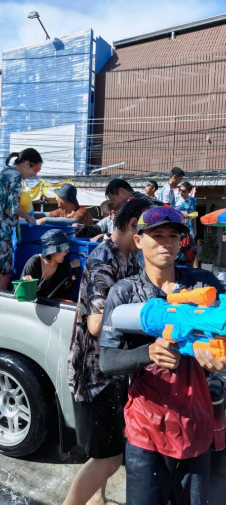 파타야 나끄아 송크란 축제 분위기