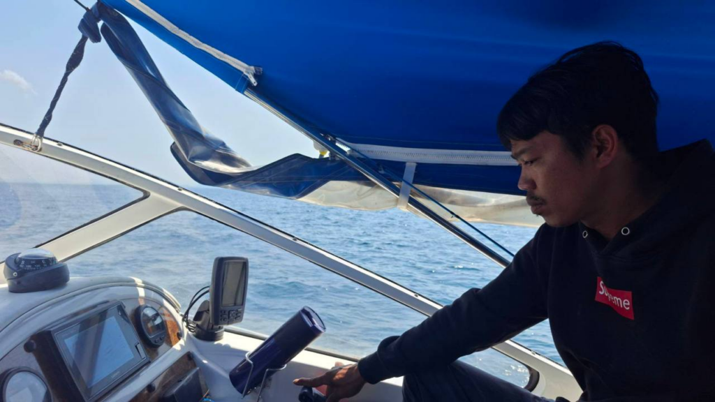 파타야 좀티엔 바다 낚시 보트 이동 모습